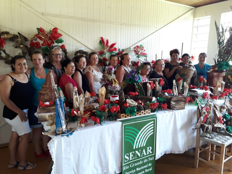 ENCERRADO CURSO DE DECORAÇÃO NATALINA